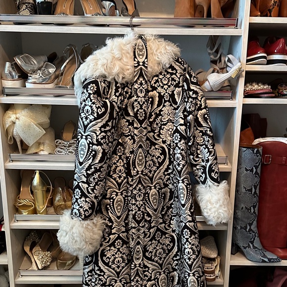 Alice + Olivia Black and White Long Sleeve Coat with Faux Fur - Picture 6 of 6
